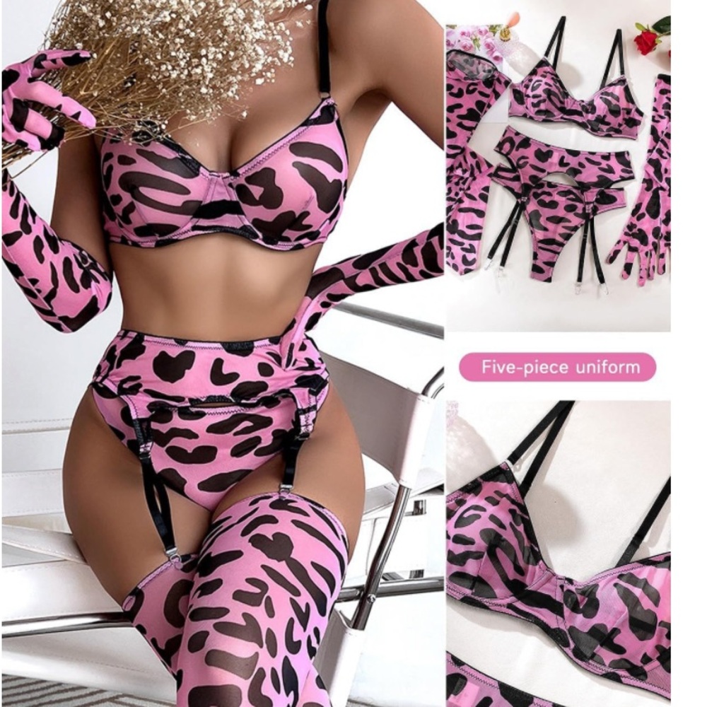"Leopard Temptation: Women's Sexy Lingerie Set"
